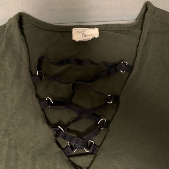 $5/20  Clyde & Baxter Top - Picture 2 of 4